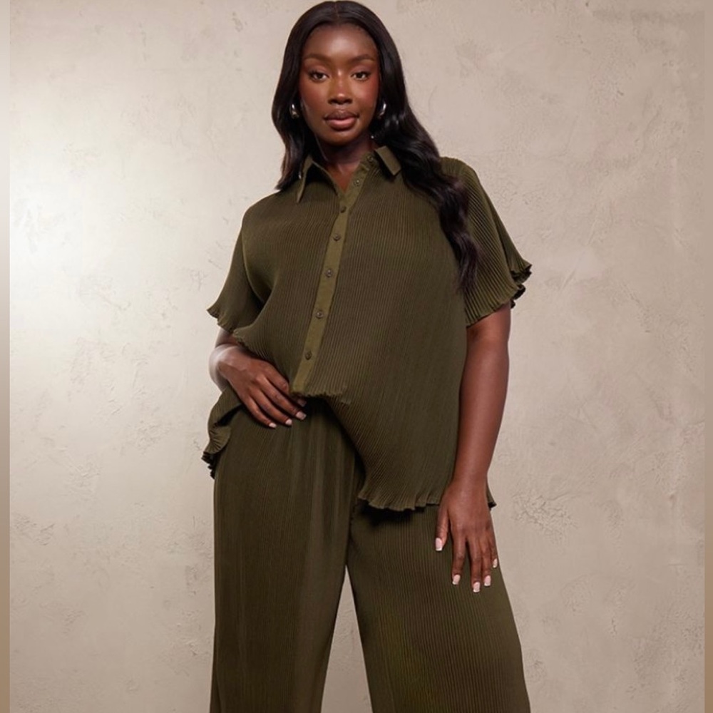 Olive Chiffon Plisse Short Sleeve Shirt - Picture 3 of 5